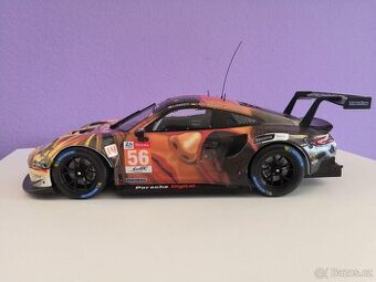PORSCHE 911 RSR/IXO 1:18 - 1
