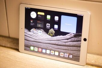 (Prodáno) iPad (5. generace), 128 GB
