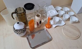 Vázy, šálky, džbány, tácek, prkýnko, odměrka,...