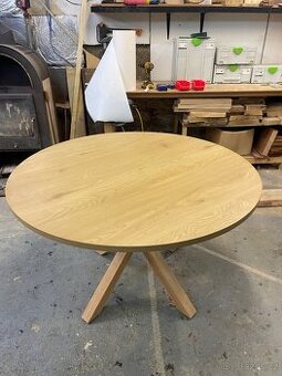 Kulatý jídelní stůl - dub 130cm, extra sleva