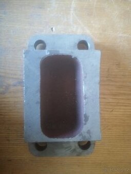 Podložka upínací třmenu pera TATRA