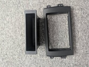 Suzuki SX4, redukční rámeček autorádia + iso konektor