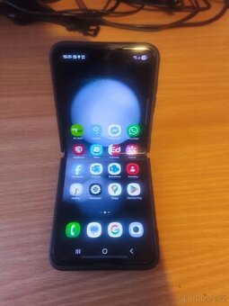 Prodám, vyměním mobilní telefon Zn. Samsung Galaxy Z Flip 5