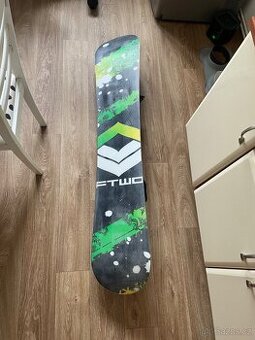 FTWO snowboard 155 + Flow Mayon vázání (skoro nové) + boty