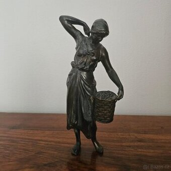 STAROŽITNÁ SOCHA - SBĚRAČKA VÍNA - CÍN