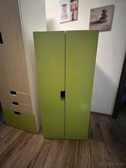 Dětská sestava nábytku – skříň, komoda, skříňka (zelená + dř