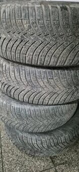 Pneu celoroční good year 215/60r16