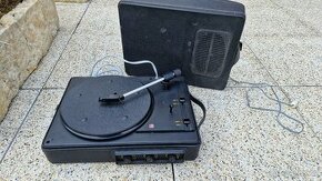 Starý kufříkový gramofon