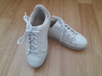 Bílé tenisky s kamínky vel. 33