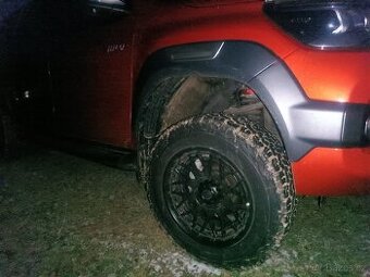 Podložky Toyota hilux Revo.