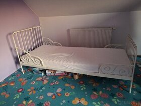Rostoucí postel kovová +rošt +matrace, minimálně použitá