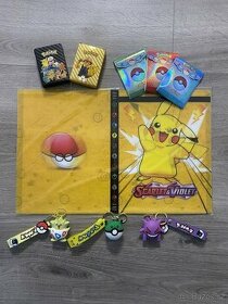 Pokémon album + 5 balíčků kartiček + 3 klíčenky