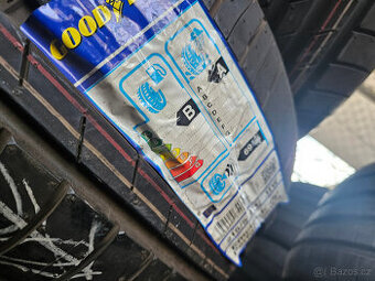 215/50R17 91W EfficientGrip Performance  GOODYEAR
