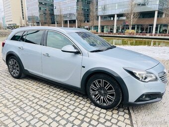 Opel Insignia COUNTRY T. 2.0CDTI 4x4 AUT VÝHŘEV KAMERA TAŽNÉ