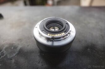 Canon EF-M 22mm F2