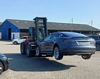 Tesla model S P85 2015 náhradní díly