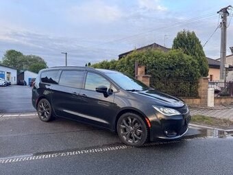 Chrysler Pacifica 3,6 S Limited ČR Sunroof Navi 2018 DPH