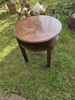 Retro masivní kulatý stůl