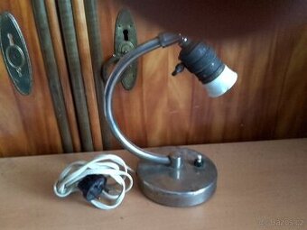 STARÁ STOLNÍ LAMPIČKA