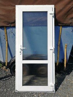 Dveře vchodové prosklené použité