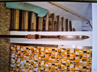 Prodám staré sjezdové lyže s vázáním + hůlky - SLEVA