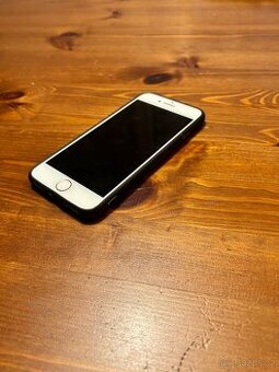 iPhone 8 64GB. Perfektní stav.