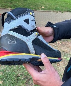 Salewa extreme turistická špičková obuv.
