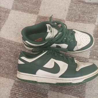 Tenisky NIKE zel bílé UK 7 EUR 41