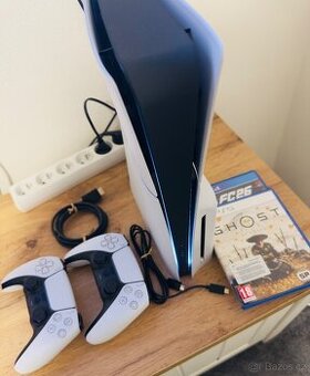 PS5 s mechanikou 1TB 23 měsíců záruka 2x ovladac 2x hra