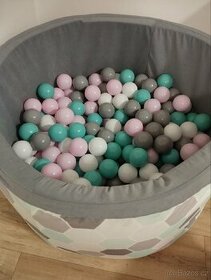 Detsky bazen s kulickama