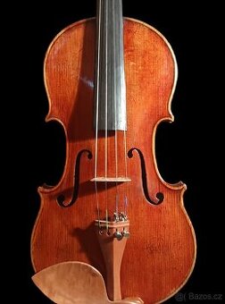 Pěkné staré housle