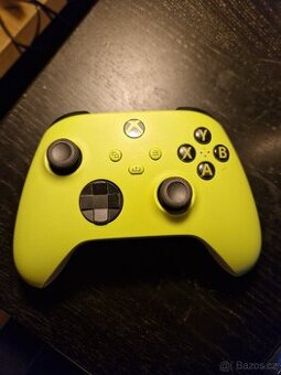 Ovladač Xbox Series / Xbox one drátový