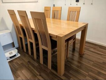 Jídelní stůl dřevěný masivní a 6 jídelních židlí