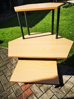 Rohovy pociacovy stul