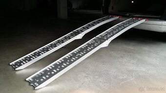 Nájezdové skládací rampy - 680 kg
