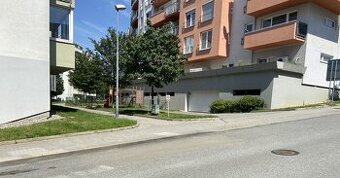 PRONÁJEM GARÁŽOVÉHO STÁNÍ ULICE ŘÍČANSKÁ, BRNO–BYSTRC