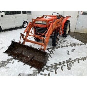 Malotraktor Kubota s čelním nakladačem