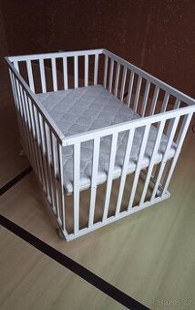 Dřevěná postýlka Roba