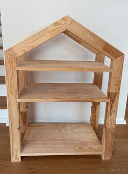 Regál velký dřevěný domeček