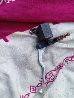 Suzuki burgman 200 Přední brzdová pumpa Pravá