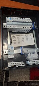 Rozvaděč, chránič a jističe