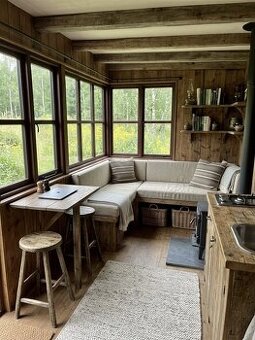 Prodej stavebního pozemku s rekreační chatkou v podhůří Krko