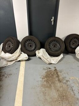 Sada zimních pneu Barum POLARIS 5 205/60 R16