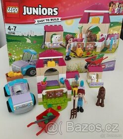 Lego Juniors Mia a kufřík na farmu