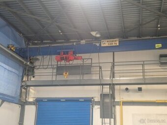 Mostový jeřáb (8999)