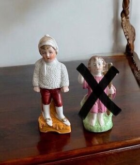 Sběratelská porcelánová figurka, soška chlapec v zimně