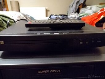 prodám DVD s dálkovým ovladačem