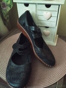 černé boty Rieker