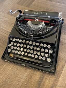 Psací stroj ze 30.let Italské značky OLIVETTI.