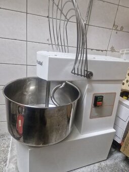 Hnětač těsta 22l